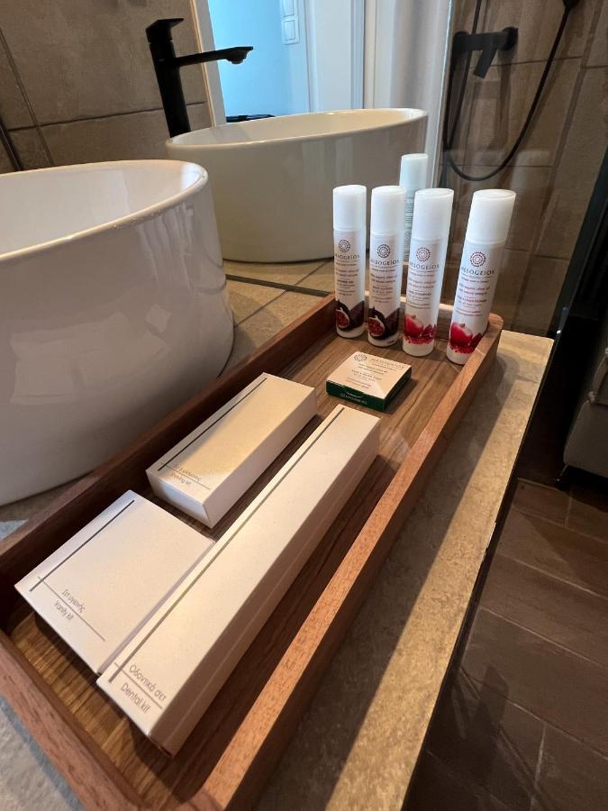 The Nook Suite Ermoupoli Bagian luar foto